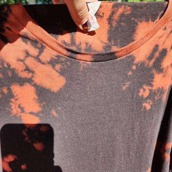 Custom bleach women's tshirt, Size Medium - Picture 4 of 4